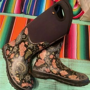 Bogs rain boots. Used. Excellent condition.